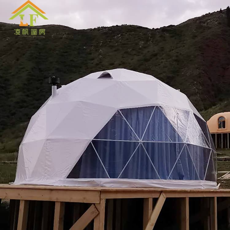 The source manufacturer supplies windproof and insulated round tents with a diameter of 6 meters. Outdoor spherical starry sky tents are installed door-to-door.