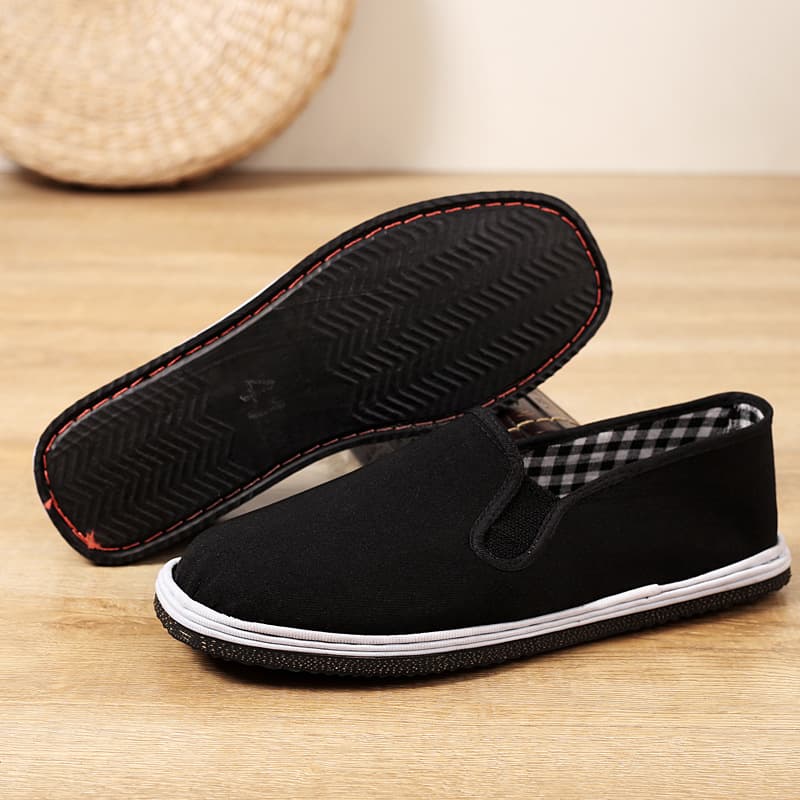 Manufacturer 1: Old Beijing-style black cloth shoes with tire soles for men, low-top anti-rollover blackboard shoes for construction site drivers and farm work.