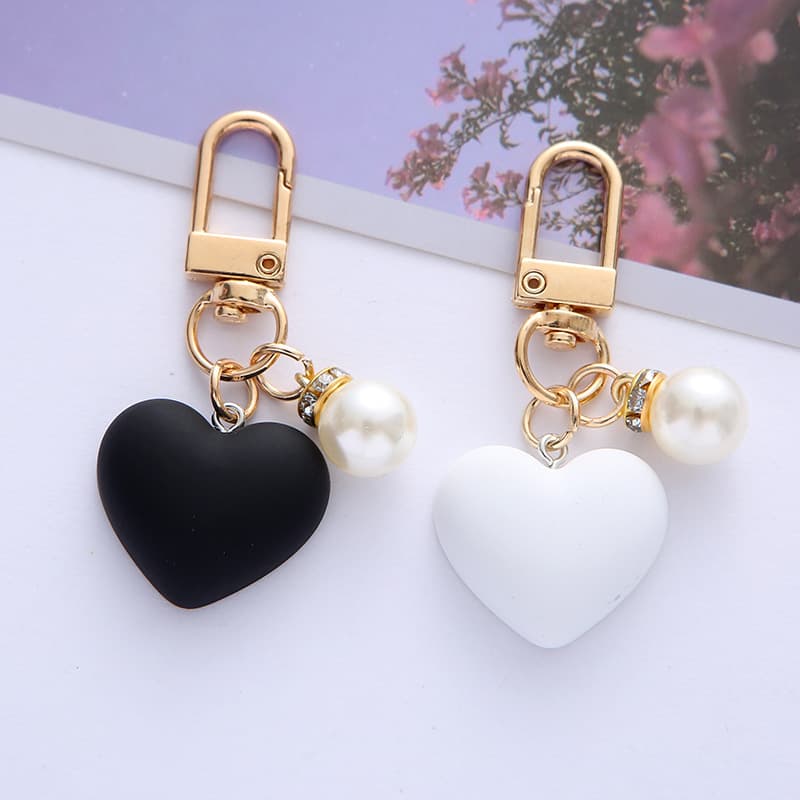 New resin black love keychain bag hanging chain ins pendant AirPods headphone protective cover decoration