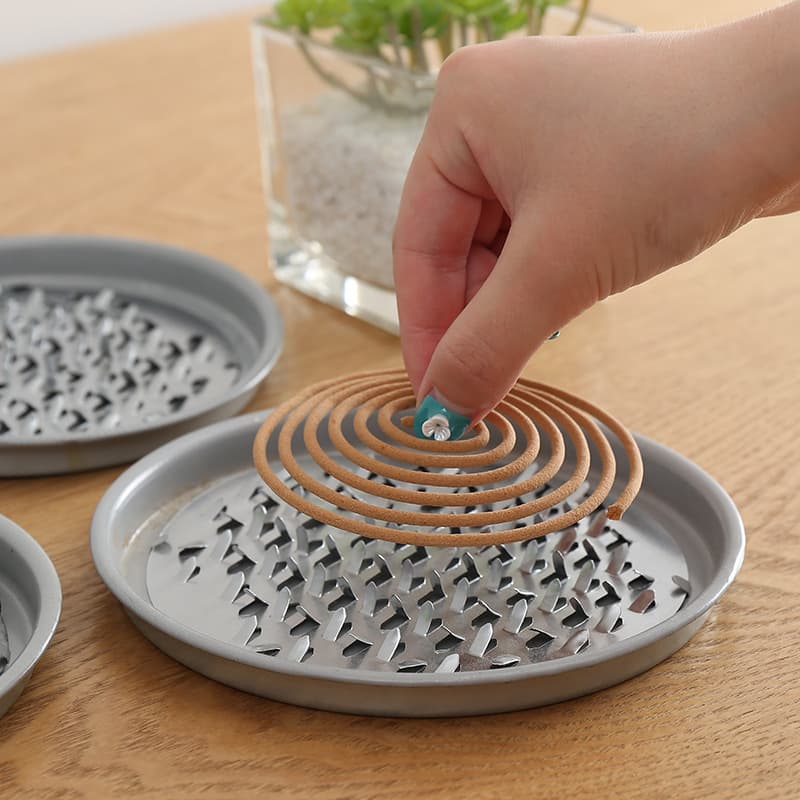 Household creative wrought iron sandalwood incense stand and tray, incense coil tray holder, incense burner base with ash-catching dish
