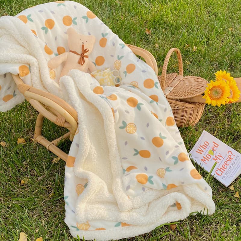 Coral fleece blanket, thickened for winter, suitable for air conditioning, casual naps, office use, bedding, sofa covers.