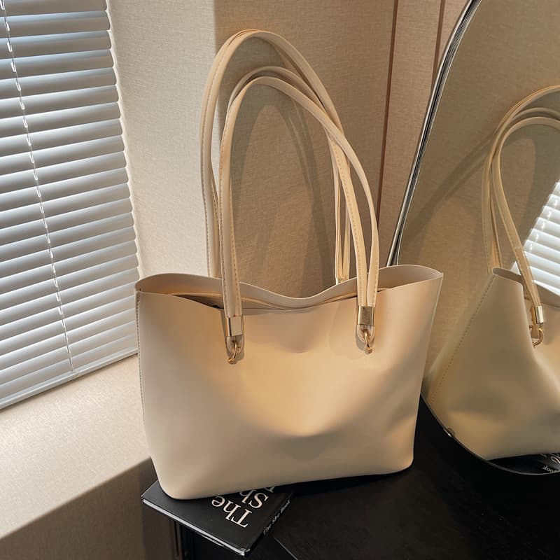 Fashionable Minimalist Solid Color Soft Surface Tote Bag Single Shoulder Bag Hot Sale Of The Season New Handbag Hip Hop Style Ve