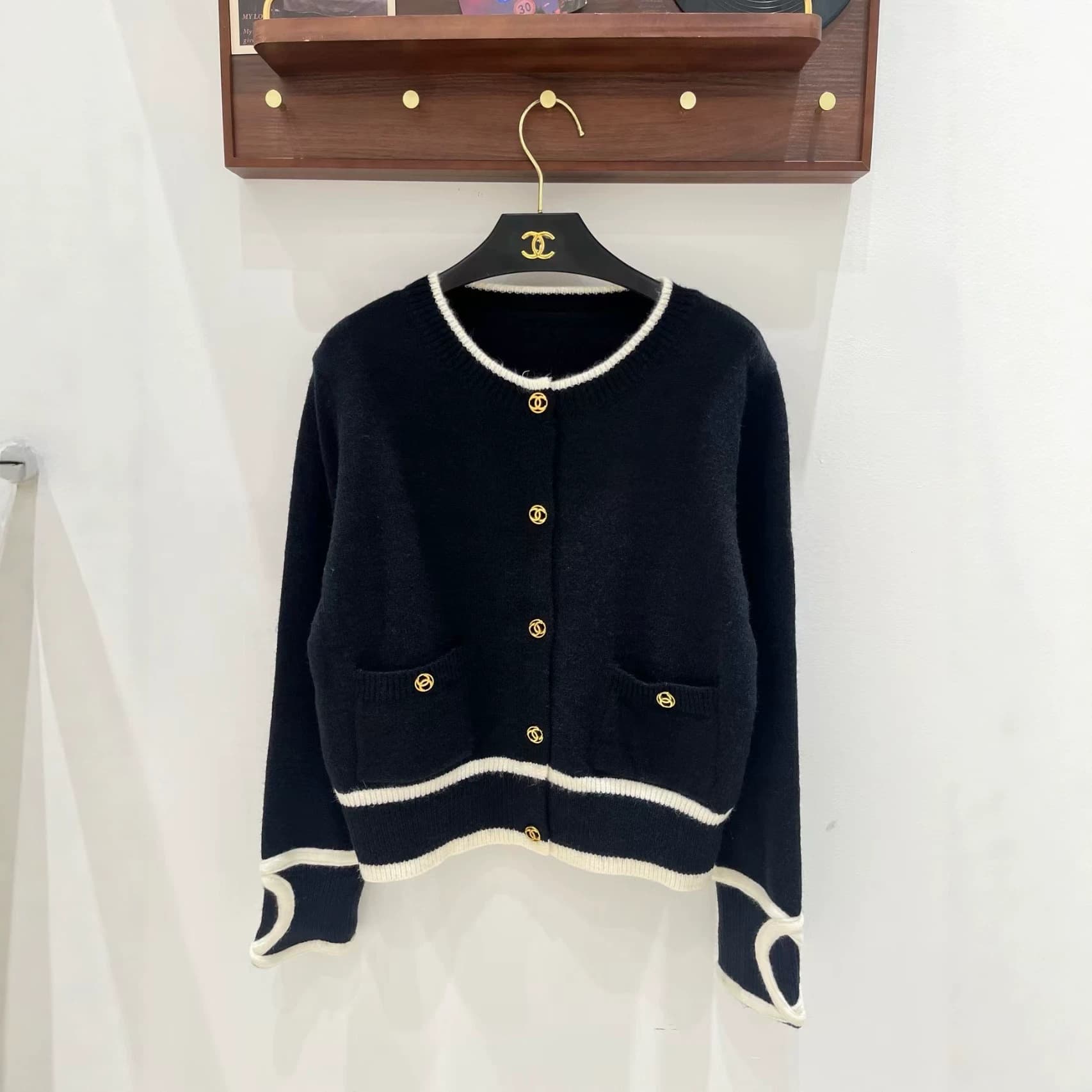 Shenzhen Nanyou authentic high-grade CH brand 26SS new color-block minimalist crew-neck knit long-sleeve cardigan