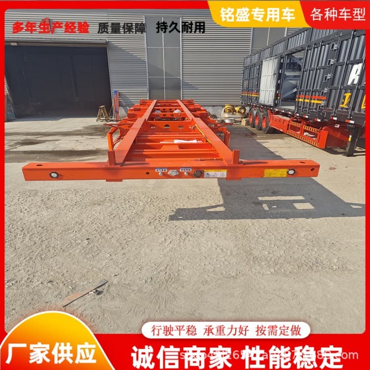 Two-axle express logistics container skeleton semi-trailers, 12.6-meter container transport vehicles, and 40-foot containers.