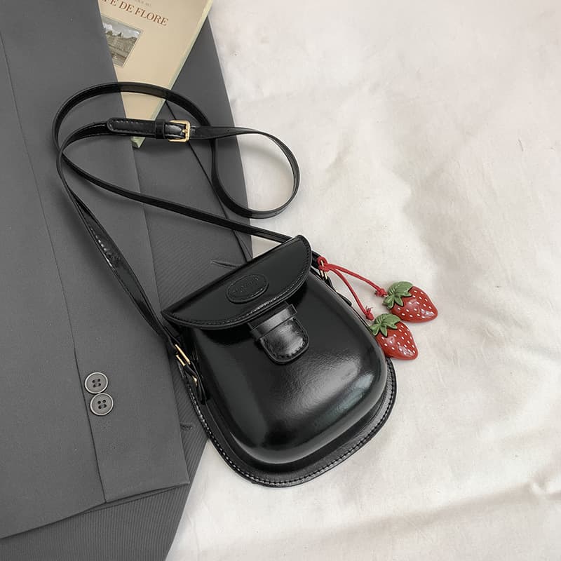 Trendy Vintage Chic Retro Shoulder Bag Strawberry Phone Bag 2025 Ultra Hot Exquisite Red Crossbody Small Bag for Women