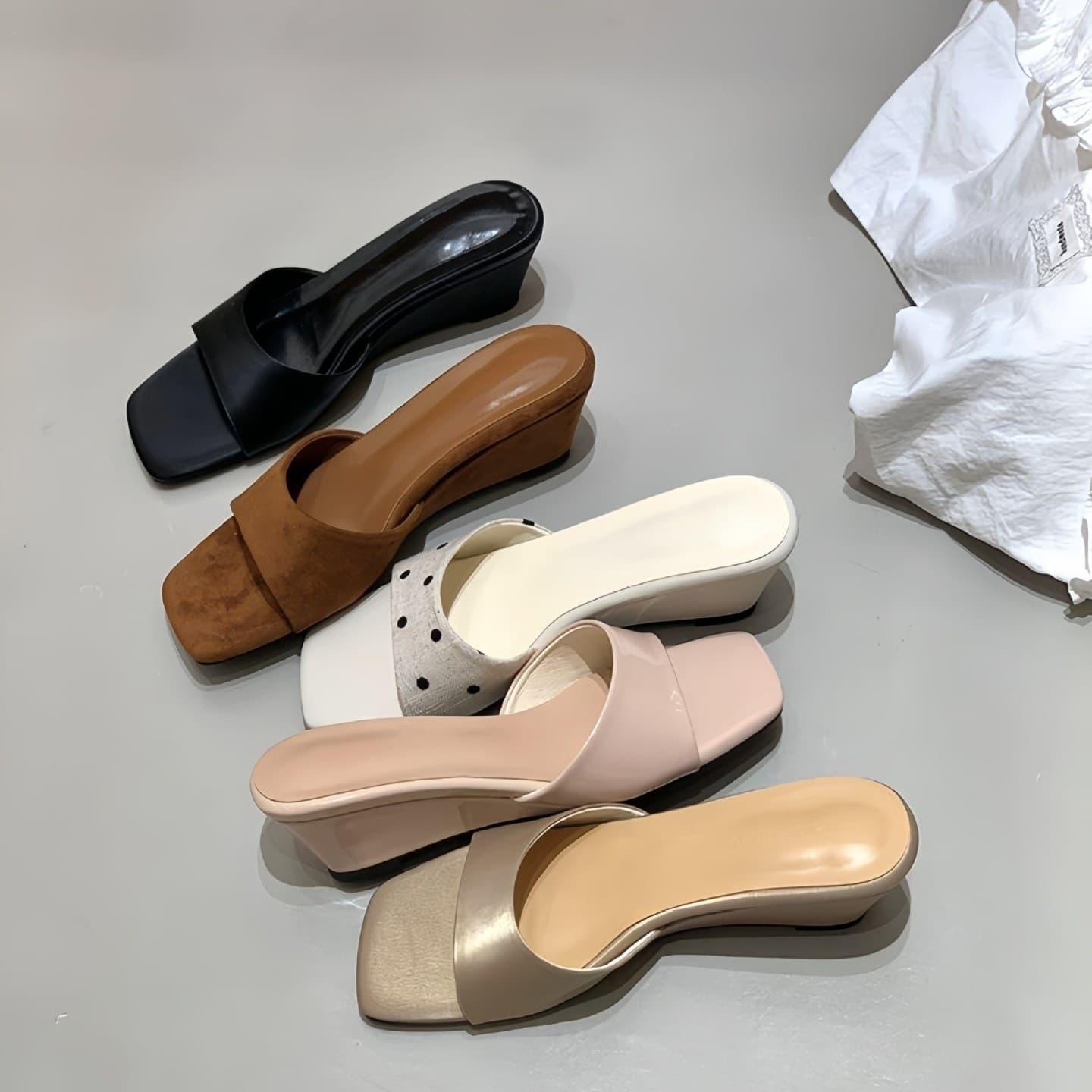 Chuyuji Korean-style One-strap Sandals for Women Summer 2026 New Wedge Heel Slippers Beach Shoes Versatile Women's Shoes French Style