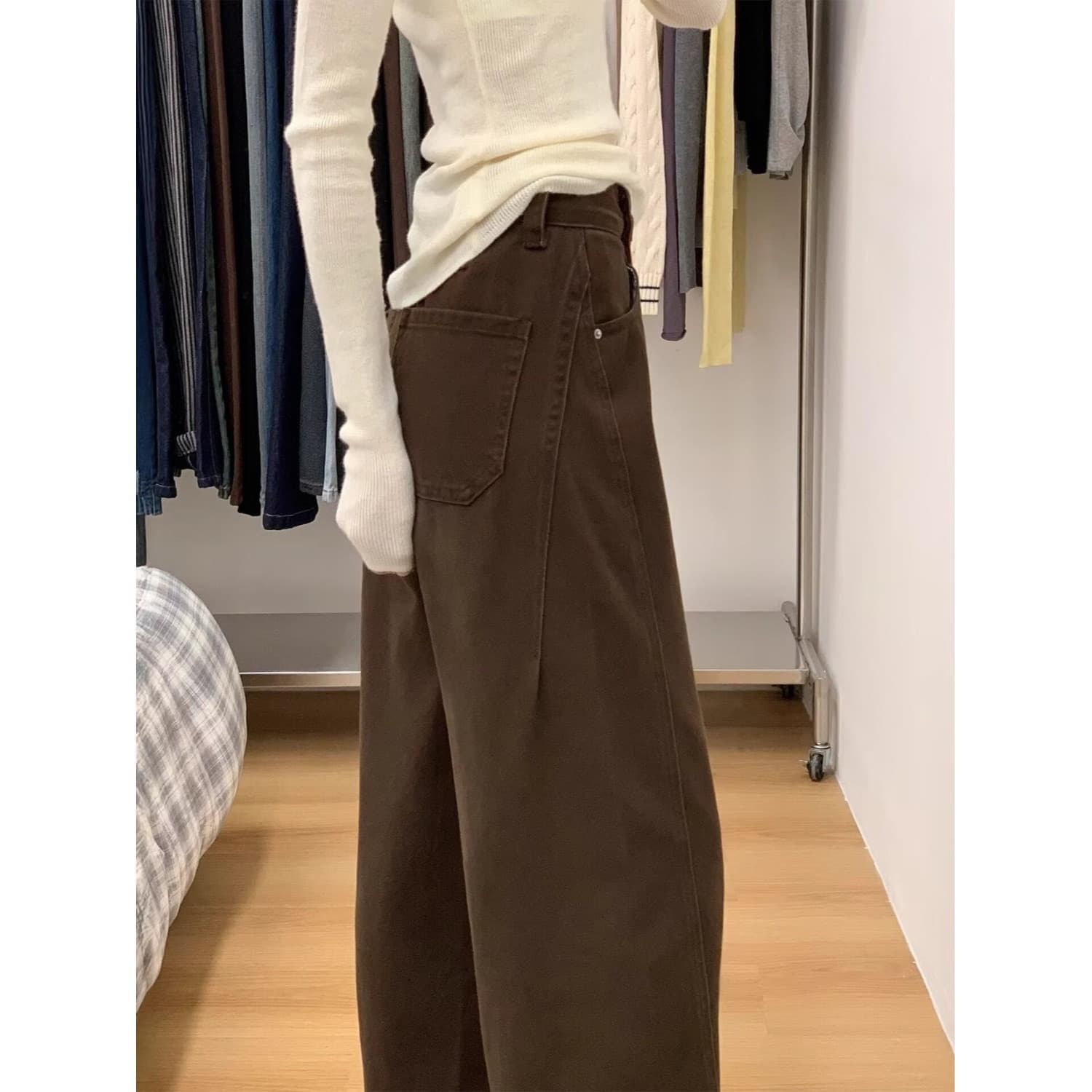 Vintage Brown Curved Jeans for Women 2026 Spring New Loose Straight Wide Leg Pants Flattering for Pear Shape