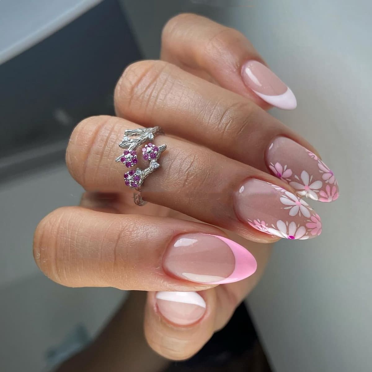 2024 New Simple French Almond Nails Press On Nails Summer Floral Nails Finished Product Wholesale
