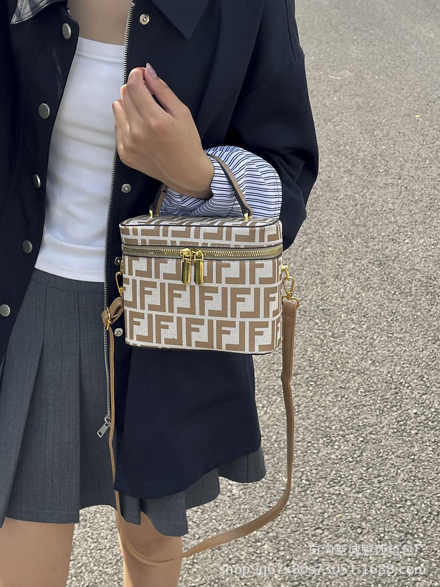 Factory Wholesale Handbag Storage Bag Shoulder Crossbody Fashion 2025 Fall/Winter New Makeup Bag Dropshipping Foreign Trade Trend