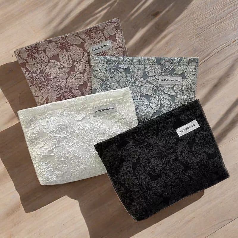 Women's Large Capacity Simple Storage Makeup Bag 2023 Fashionable Nylon Urban Minimalist Style Zipper Closure Soft Square Bag