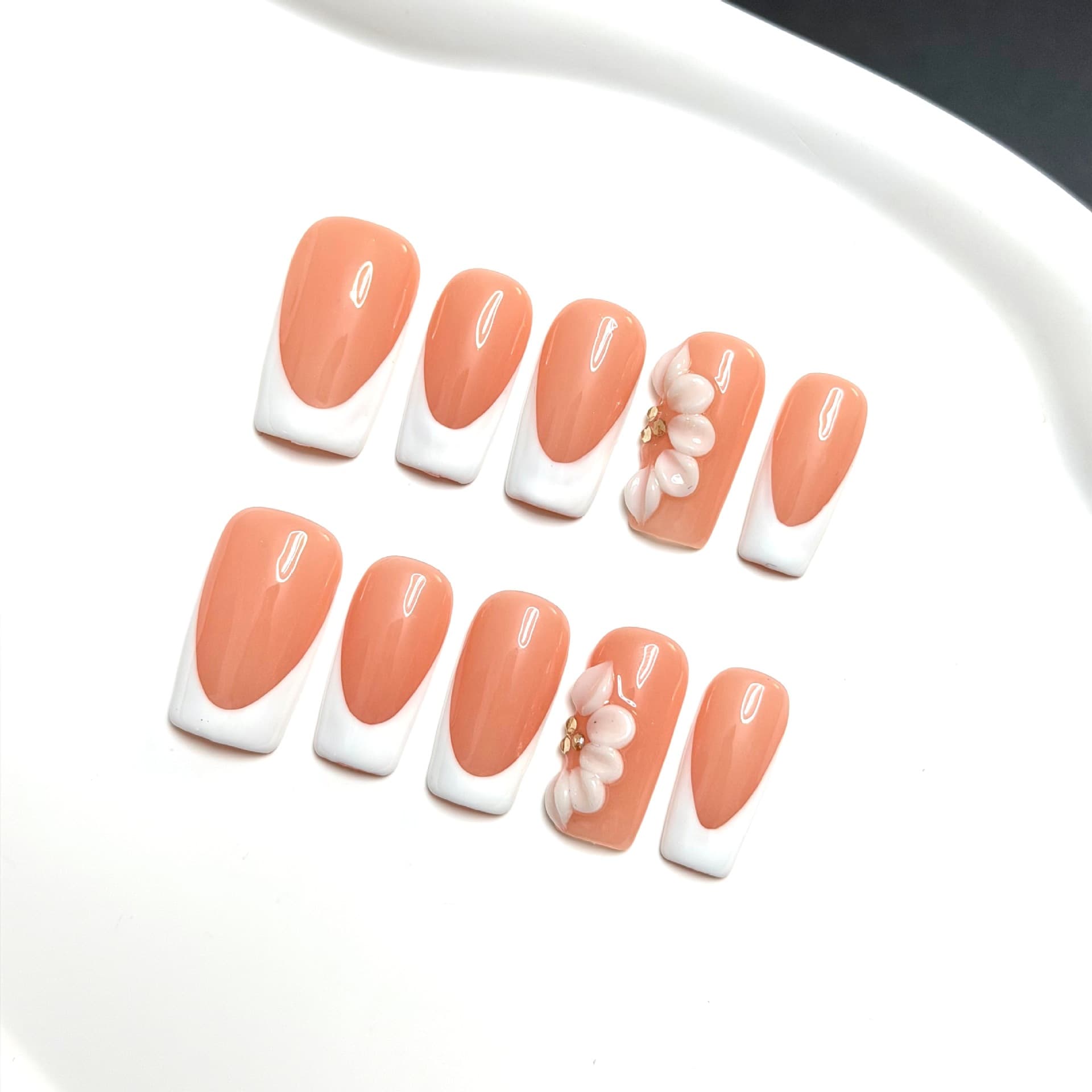 Overseas Hot Selling European and American Cross-Border Pure Desire Style 2.5mm Water Pipe 3D Carved French Simple Handmade Wearable Nails