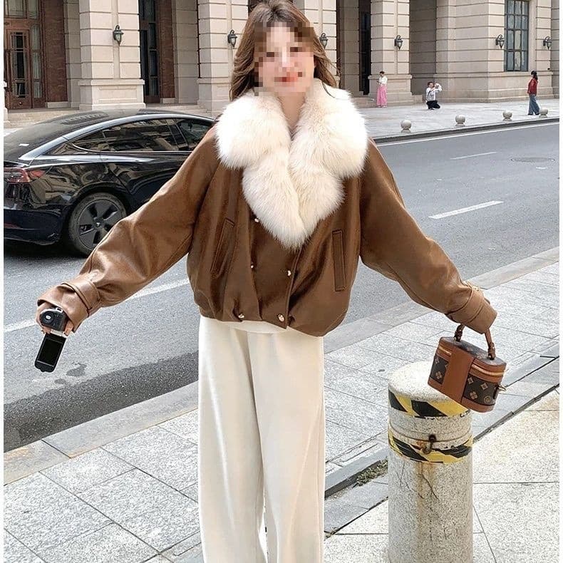 Caramel-colored down jacket with large fur collar, new winter style, casual thick coat for women.
