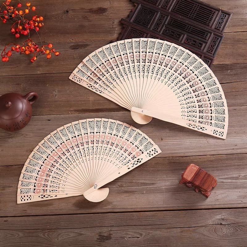 Sunflower scented sandalwood fan, popular cross-border e-commerce folding fan wholesale.