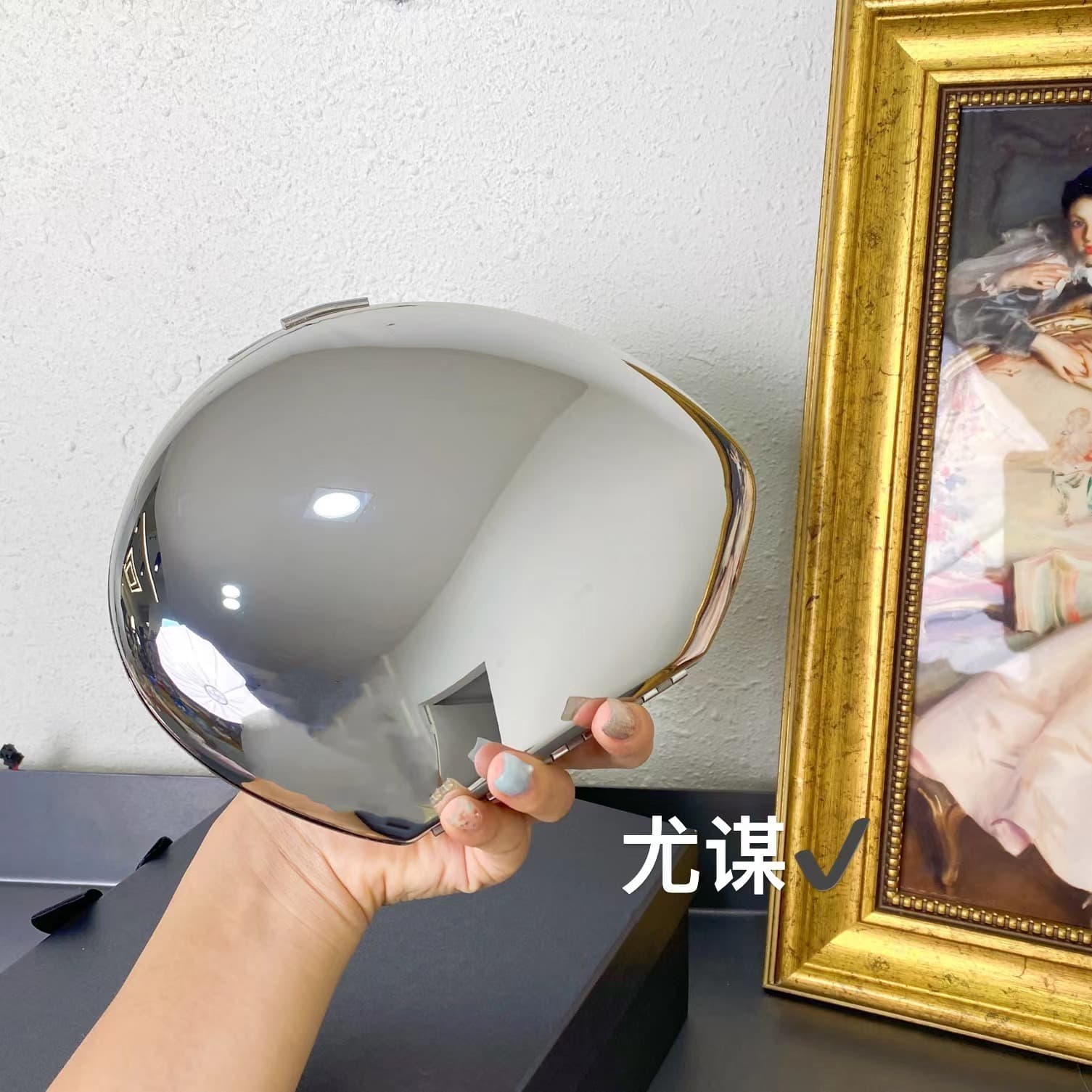 Gold Acrylic Shiny Metal Goose Egg Box Shell Shaped Small Crossbody Bag for Banquet Dumplings Design Urban Minimalist Style
