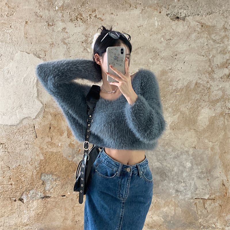 Lazy faux mink fur V-neck sweater for women, autumn/winter 2024 new loose slimming high-end furry knit top.