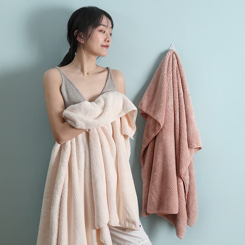 Wholesale Bath Towels, Adult Home Soft Fiber Coral Pineapple Grid Fleece Towels and Bath Towels, Absorbent and Less Shedding