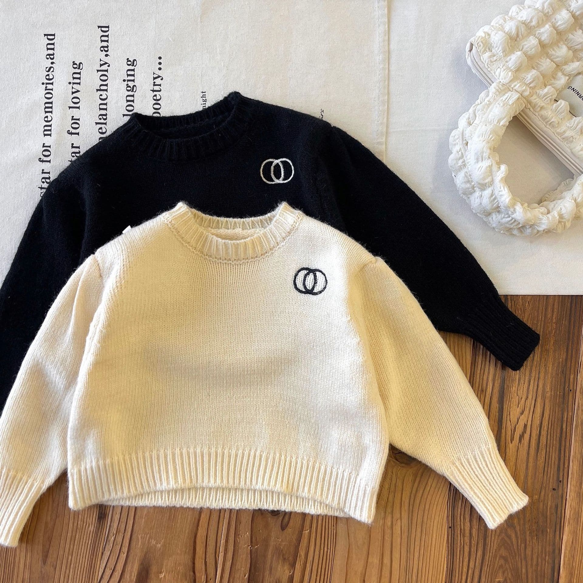 【In Stock】High-Quality Girls' Circle Embroidery Sweater, Little Chanel Style Puff Sleeve Sweater