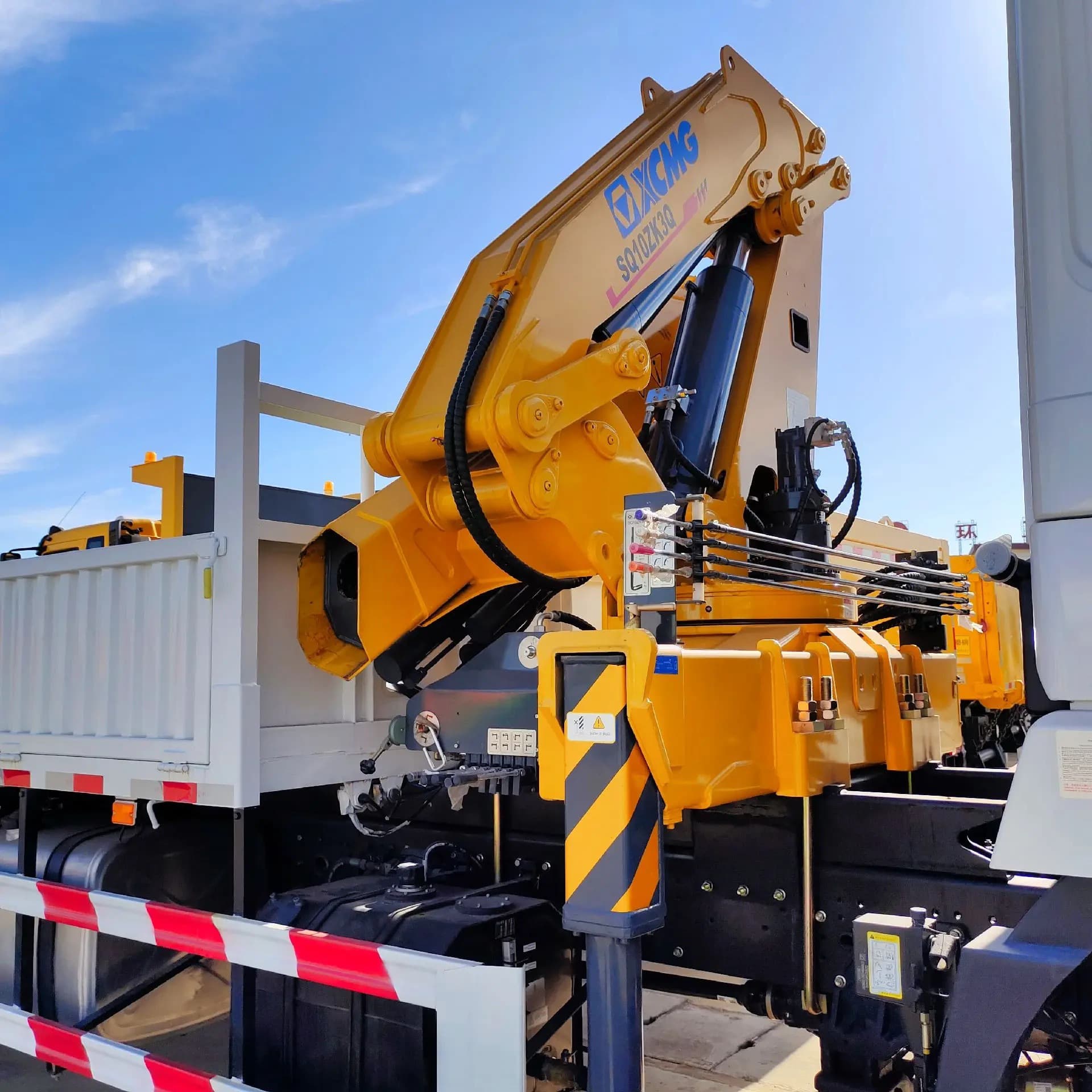 Factory Direct Cross-border Export Supply to Africa: HOWO, Shaanxi Delong F3000 Tractor Head, Tipper
