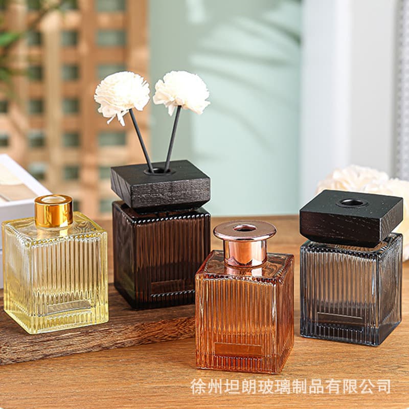 In Stock Square Vertical Stripe Flameless Rattan Glass Aromatherapy Bottle Empty Bottle Home Decoration Ornament Diffuser Bottle Fragrance Bottle