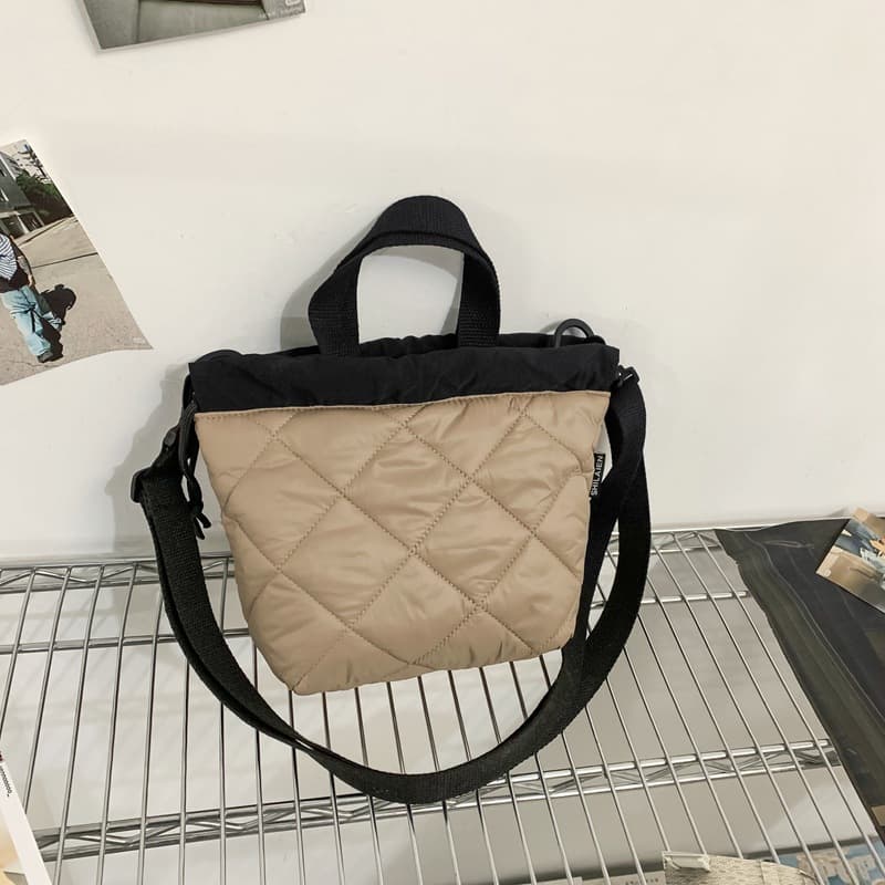 New Cotton-Padded Jacket Recycled Quilted Bucket Messenger Bag Women's Bucket Bag Lightweight Small Bag Factory Direct Sales