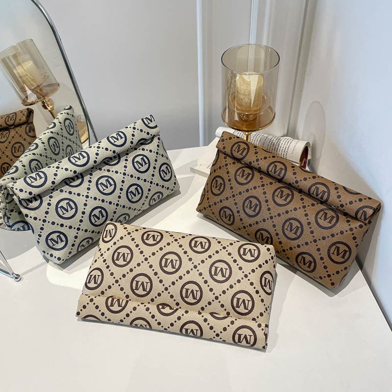 2026 Printed Long Women's Large Capacity Stylish Personalized European and American Trendy Simple Letter Envelope Clutch Bag