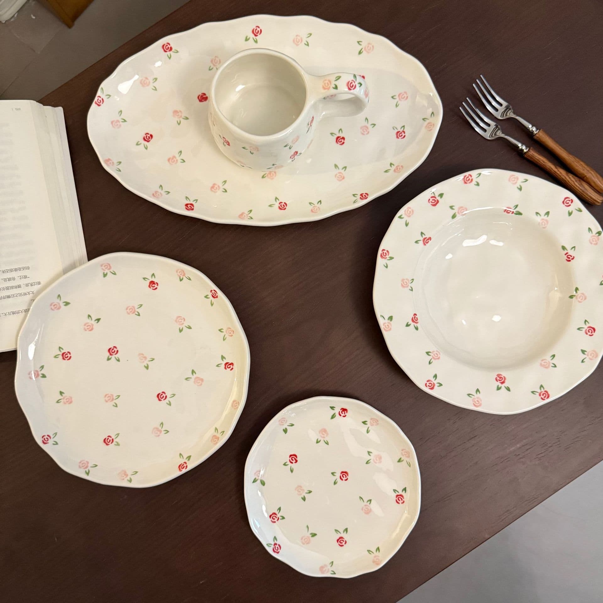 French retro hand-painted rose floral ceramic plate, hand-pressed bowl, high-looking coffee cup and saucer, oval plate