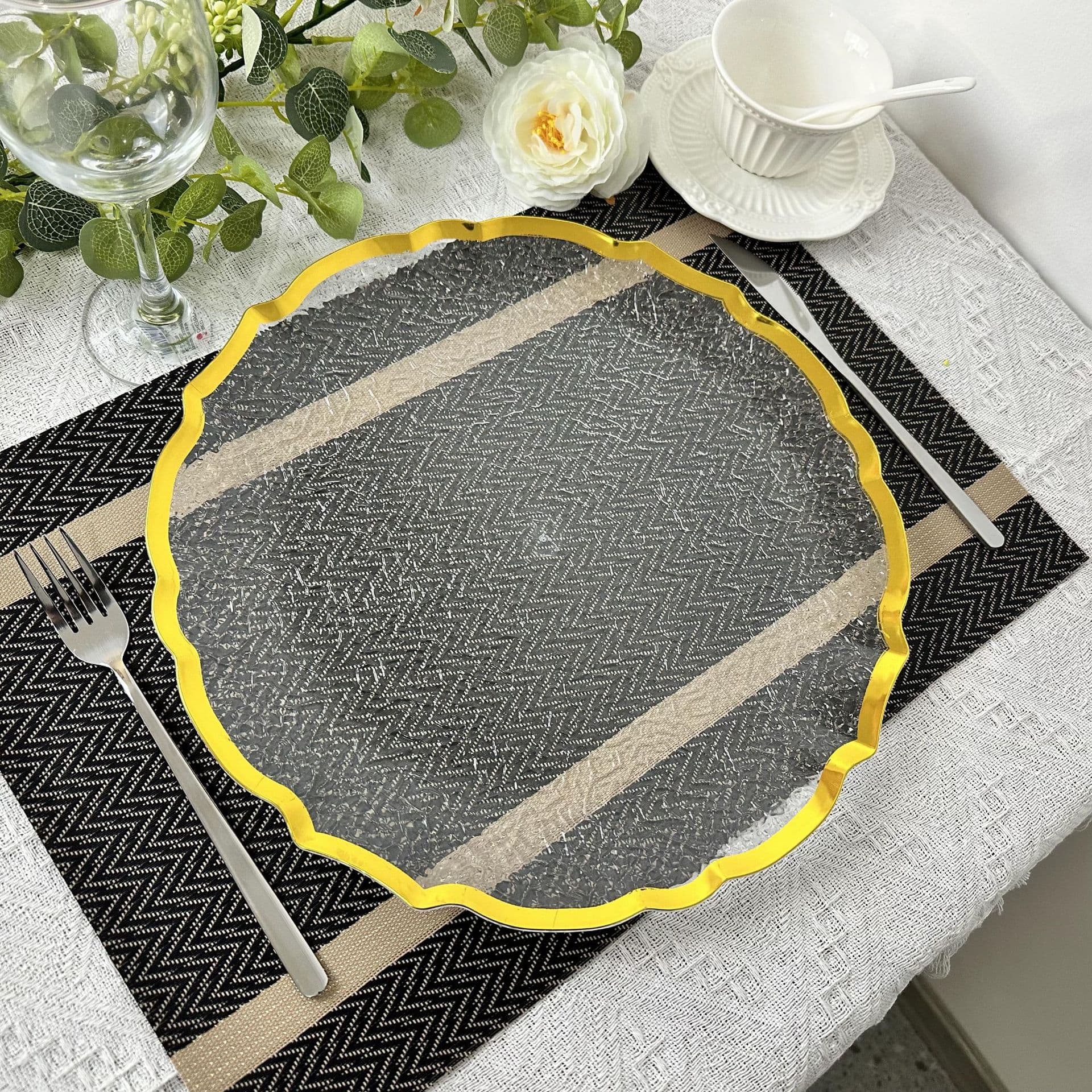 Foreign trade factory wedding party Christmas decorative plate transparent plastic plate gold-stamped beaded plate PS charger plate