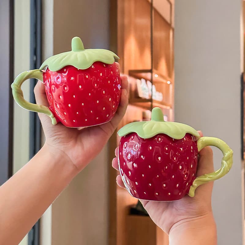 INS High-Appeal Cute Hand-Painted Strawberry Cup Gift Box for Women Ceramic Mug with Lid Birthday Gift