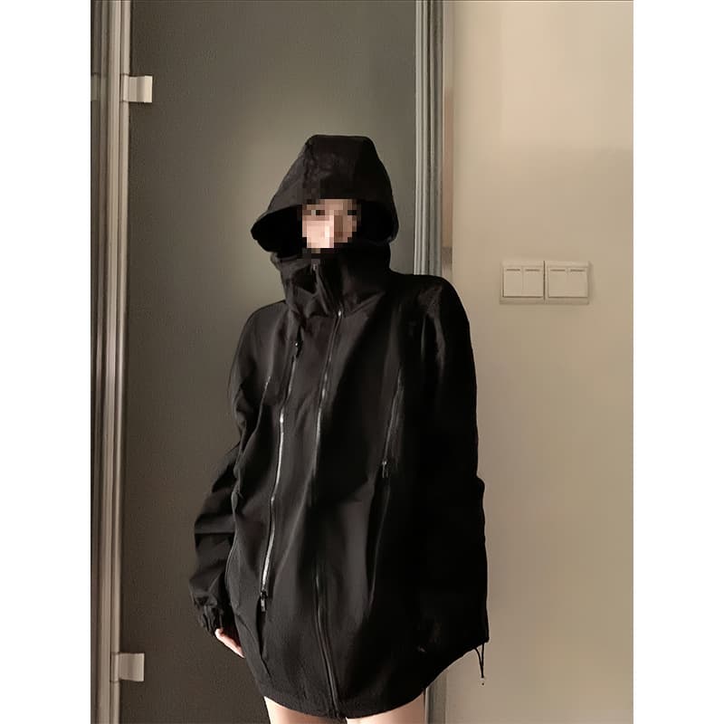 American-style design black hooded fashionable windbreaker, outdoor functional loose jacket for couples in spring and autumn.