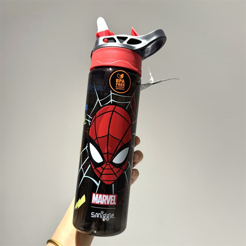 Smiggle Children's Water Cup World Spider-Man Plastic Large Capacity Student Spray Cup Sports Straw Cup