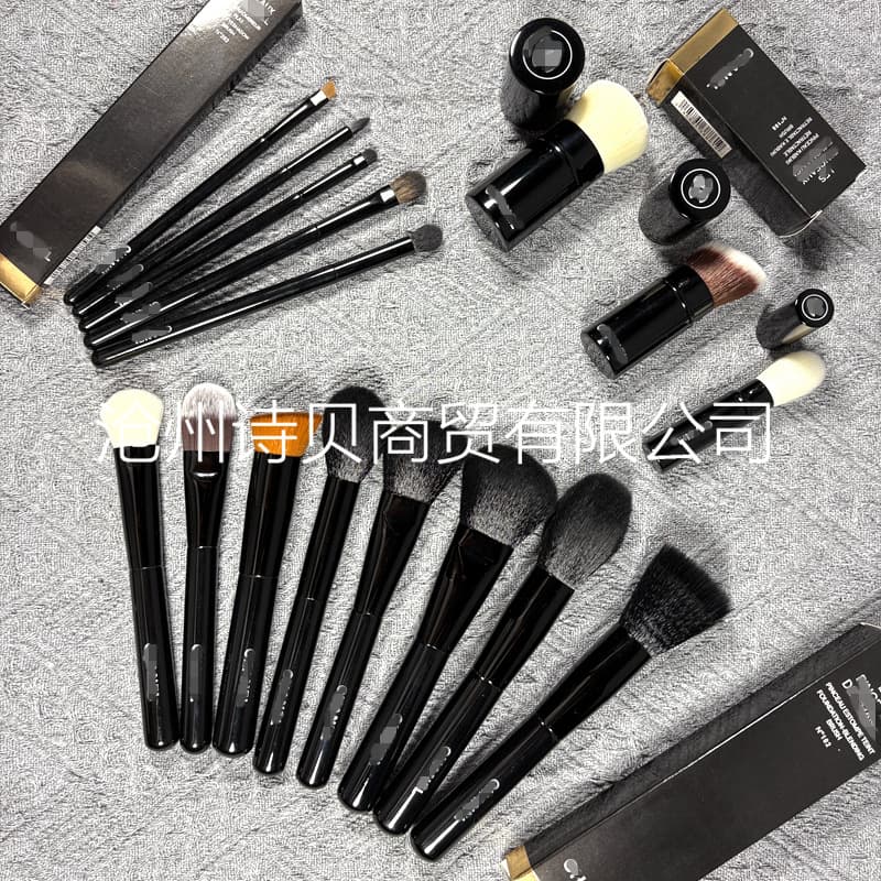 Makeup Brush Set: Powder Brush, Loose Powder Brush, Eyeshadow Brush, Foundation Brush with Brush Case and Packaging Box, Makeup Tool Set for Setting Makeup