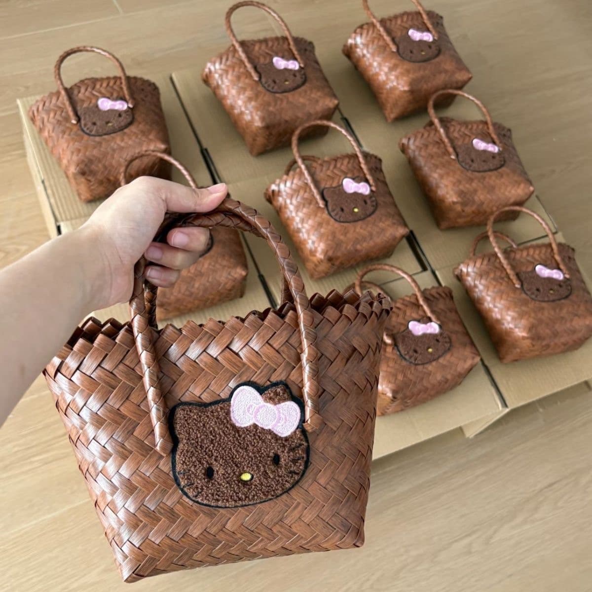 New Chinese style black leather KT head plush embroidered bamboo and rattan basket portable handmade shoulder vegetable basket commuter tote bag