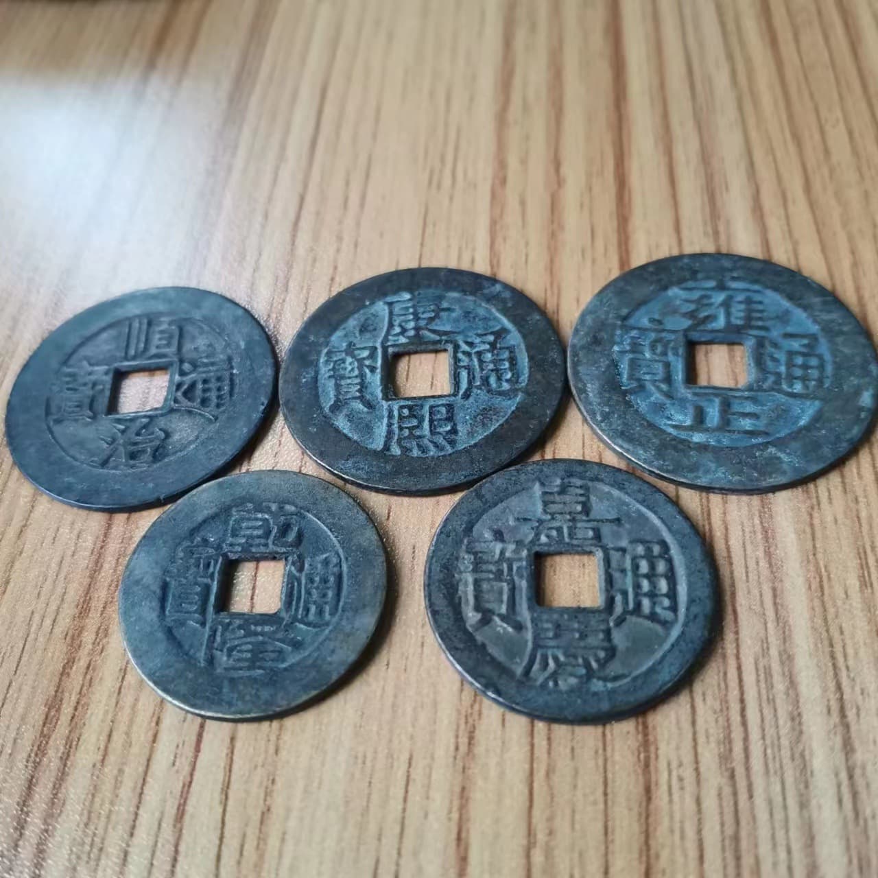 High-Quality Reproduction Threshold Coins, Great Qing Five Emperor Coins, Ancient Method Casting Set of Three Large and Two Small Coins: Shunzhi, Kangxi, Yongzheng, Qianlong, Daoguang