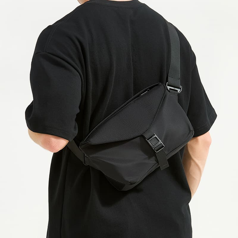 New crossbody bag, fashionable flip bag, casual and versatile shoulder bag, frosted small bag, commuting bag for men and women