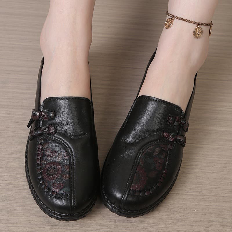 Hand-Stitched Soft Leather Soft-Soled Women's Shoes for Middle-Aged and Elderly, Slip-On Shallow-Mouth Shoes for Mothers, Comfortable and Versatile Single Shoes for Middle-Aged and Elderly