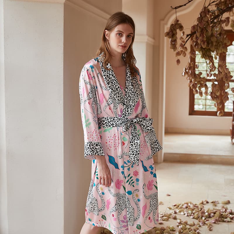 [Pink Snow Leopard] Printed Lapel Nightgown Bathrobe Set, Ins Style, Ice Silk Loose Plus Size Pajamas for Women, Autumn