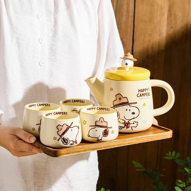 Snoopy Outdoor Series One Teapot with Four Cups and Saucer, High-Aesthetic Carrying Bag, Large Quantity at Best Price