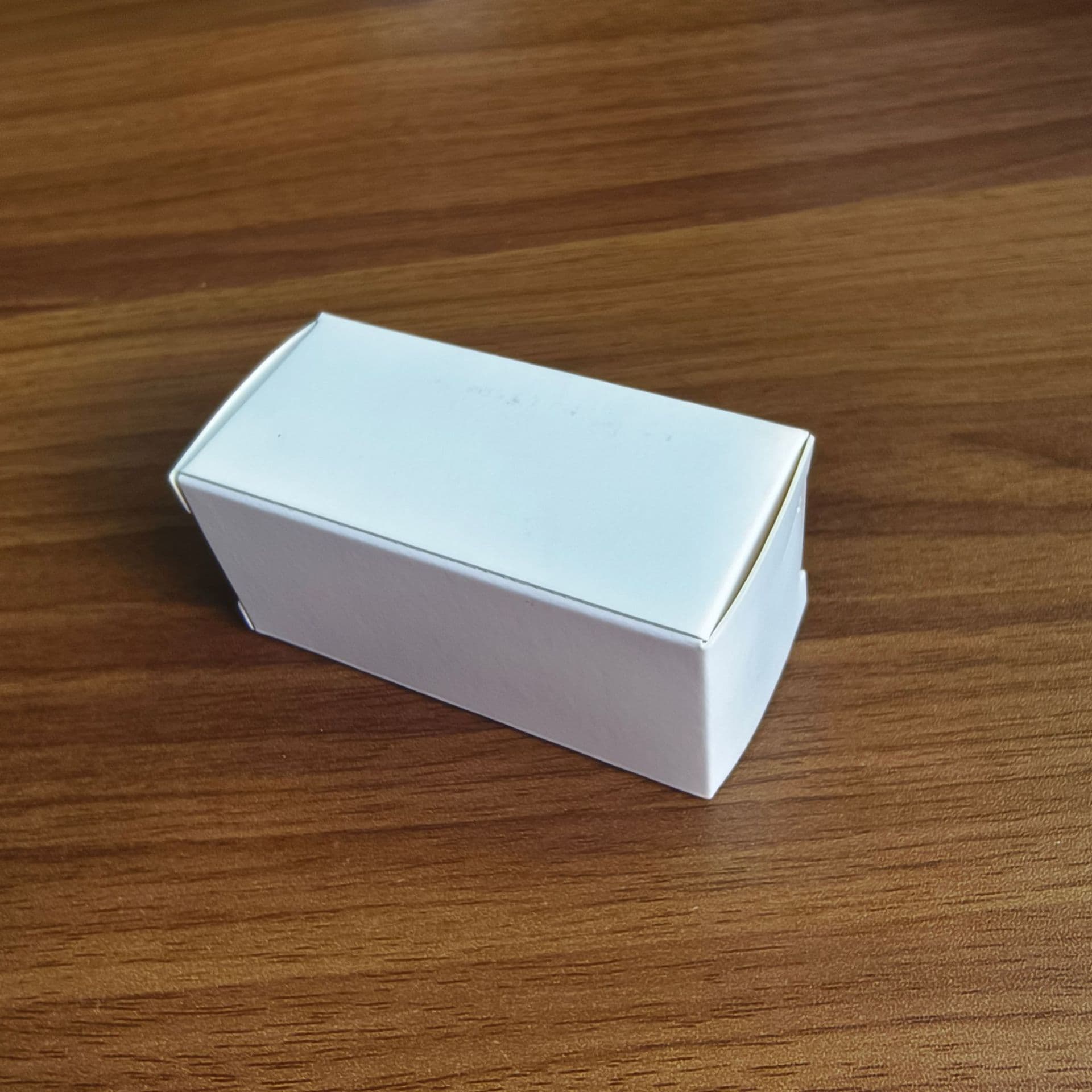 Blank boxes with simple lettering, moisture-proof and dustproof, fast shipping, no quantity limit, even tens or hundreds can be shipped.