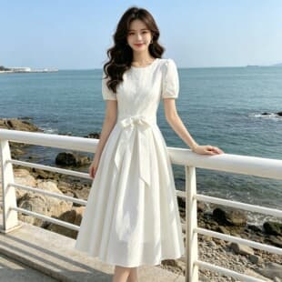 High-quality princess style petite women's white dress, elegant French simple round neck high waist summer dress.