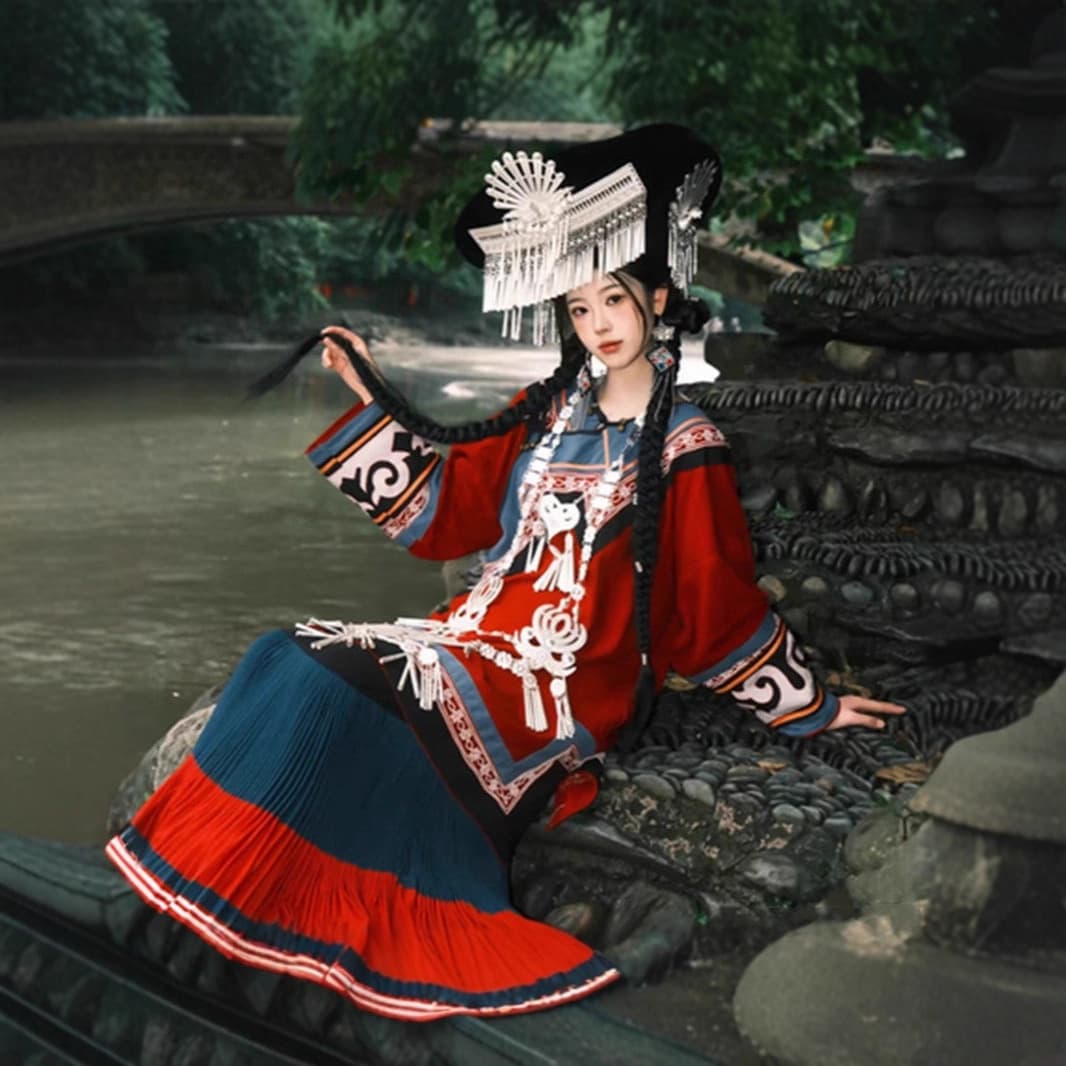 Yi ethnic costume, Liangshan new ethnic clothing, minority travel photography set, traditional retro style portrait photography outfit
