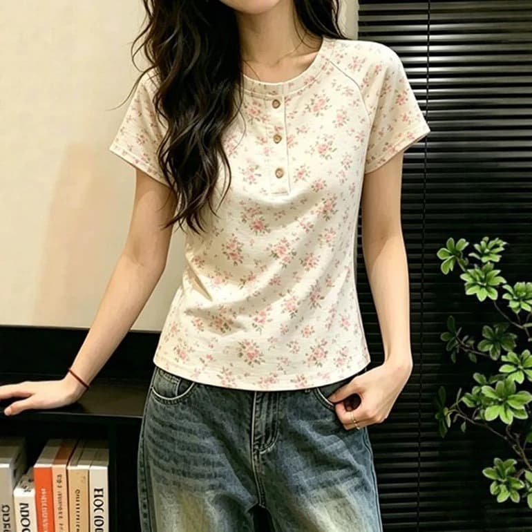 Retro floral round neck short-sleeved T-shirt for women summer new sweet three-button casual soft waxy cotton all-match top