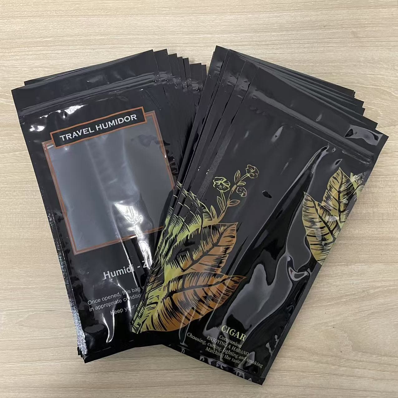 Cigar carrying bag, 3-5 cigars, airtight humidifier storage bag, cigar supplies humidifier pack.