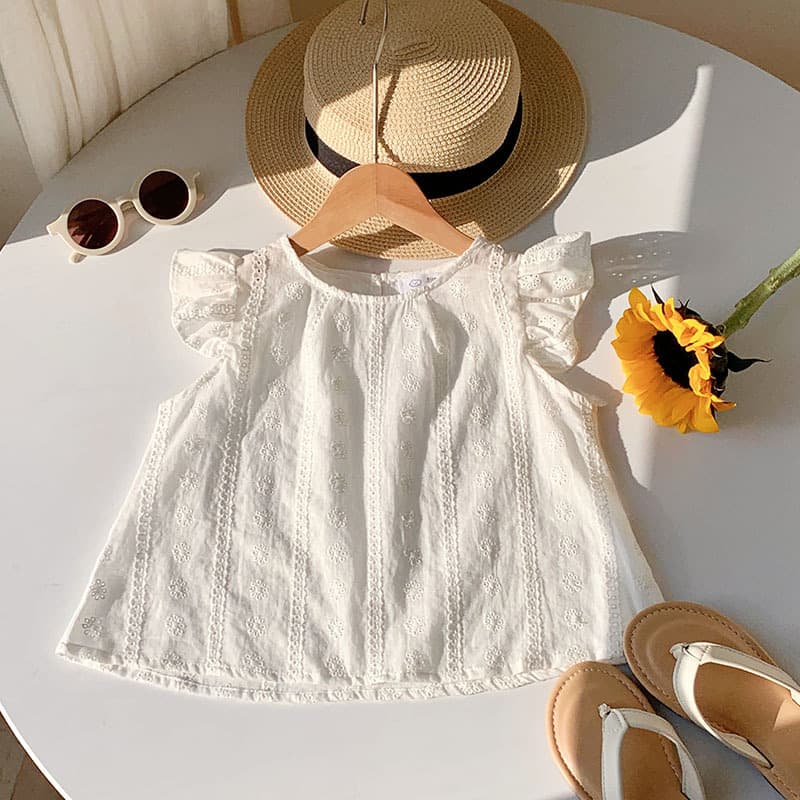 2026 New Summer White Embroidered Short-Sleeve Blouse for Girls, Doll Shirt, Stylish Baby Top with Small Flutter Sleeves, Princess Style