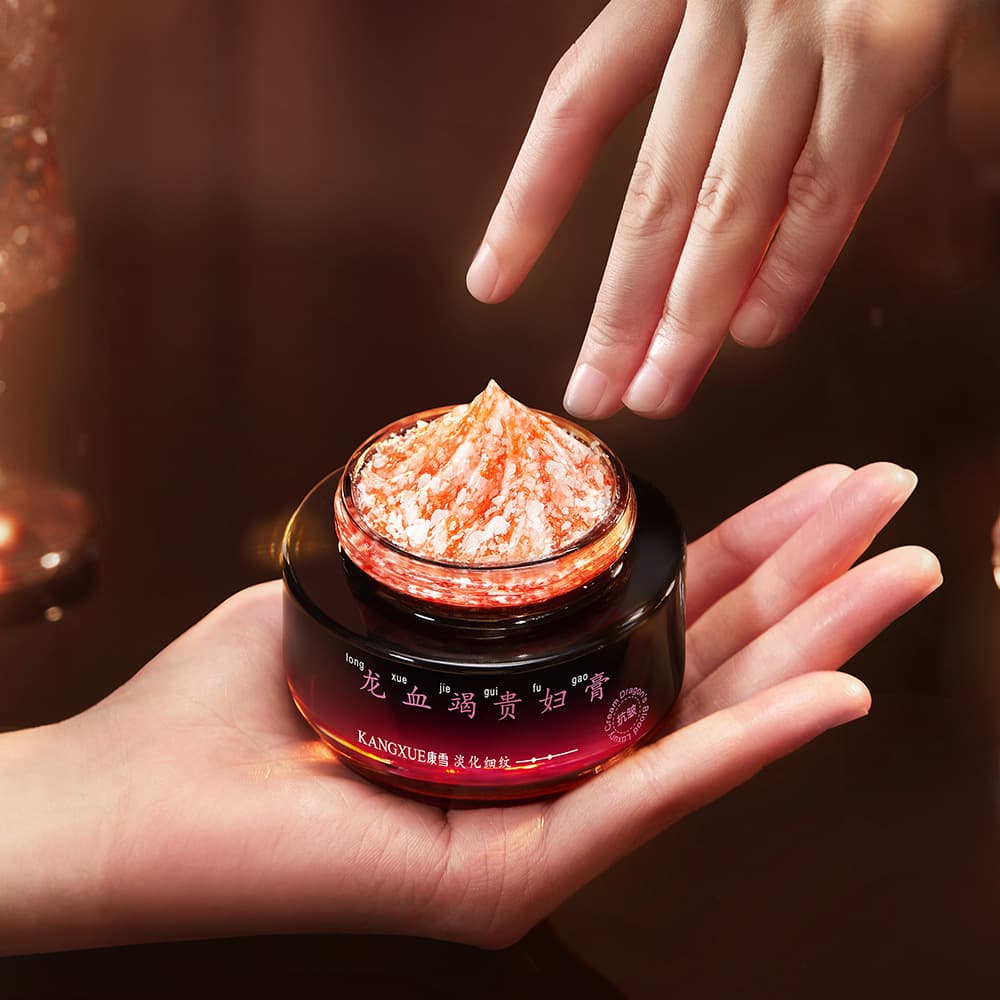 Kangxue Dragon's Blood Anti-Wrinkle Luxury Cream - Contains Precious Dragon's Blood, Hydrating, Non-Whitening, Anti-Wrinkle, Fades Lines, Strong Concealing Effect