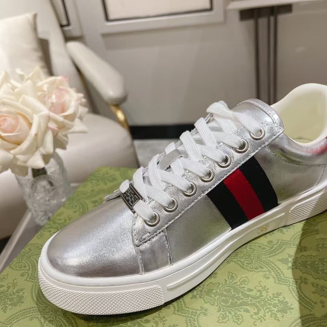 New Classic Couple White Sneakers Casual Lace-up Little Bee White Shoes Celebrity Same Style Men's and Women's Shoes