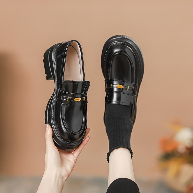 2025 spring new loafers for women, casual soft-soled slip-on platform leather shoes, Huizhou flats.