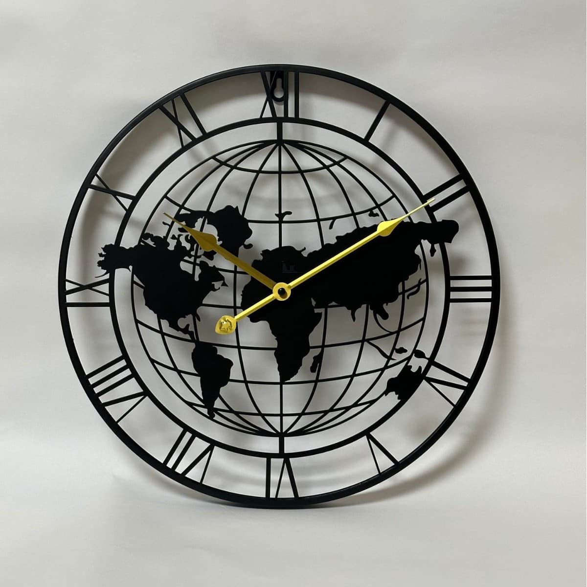 Cross-border Hot Selling Iron Art Round Clock Creative Map Fashion Silent Wall Clock Factory Direct