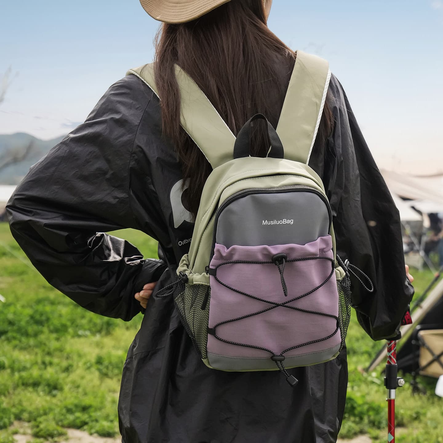 Color-block outdoor backpack for women, lightweight mini hiking travel bag casual backpack