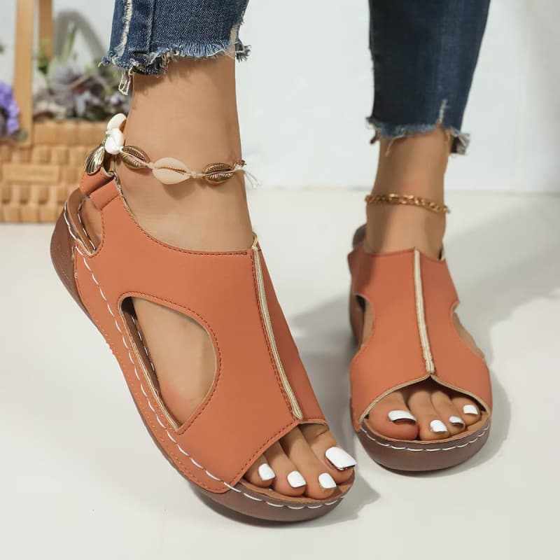 2026 summer new style wedge heel hollow sandals for women, back strap, soft sole, comfortable and versatile, casual mother's shoes