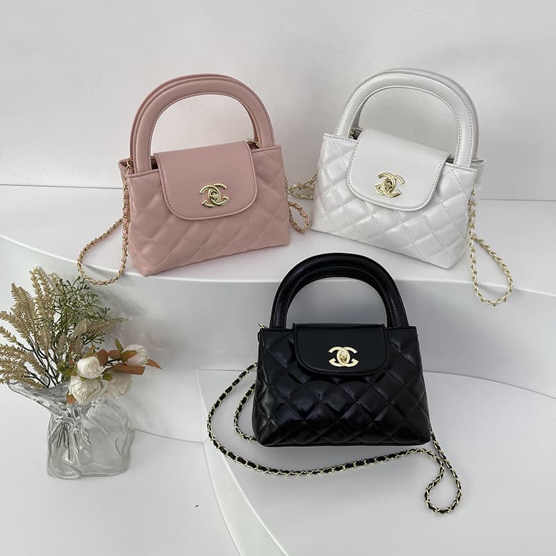 Versatile and stylish large-capacity handbag shoulder bag, new crossbody bag with high-end chic Chanel-style diamond quilted pattern for women